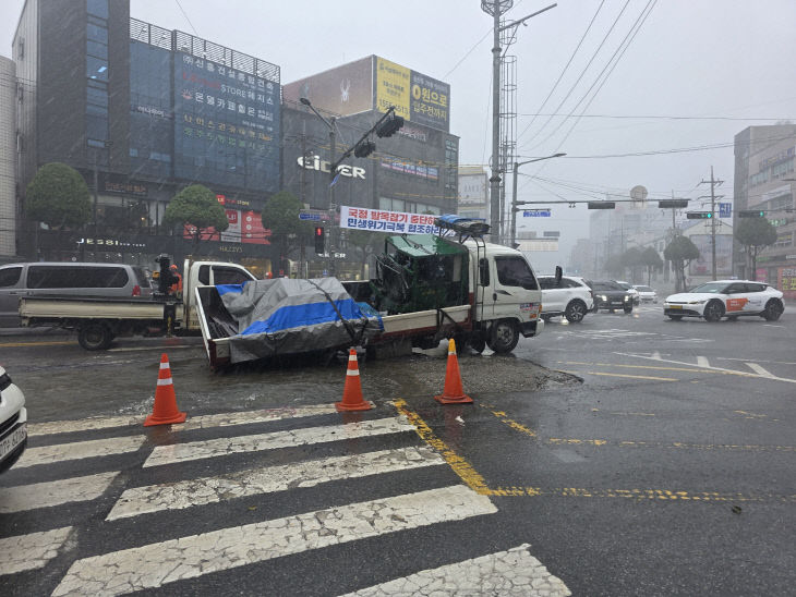 이마트사거리 차량 침하