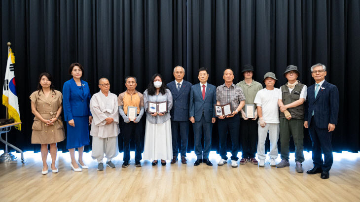 영남지역 산불 피해 위로지원금 전달식 단체사진