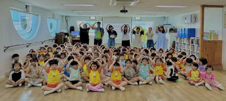 동화나라유치원 전달식 사진