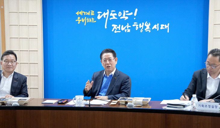 도시락 오찬하며 도정 현안 논의하는 김영록 전남도지사1