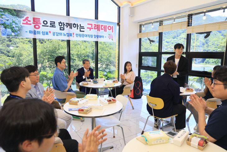 김