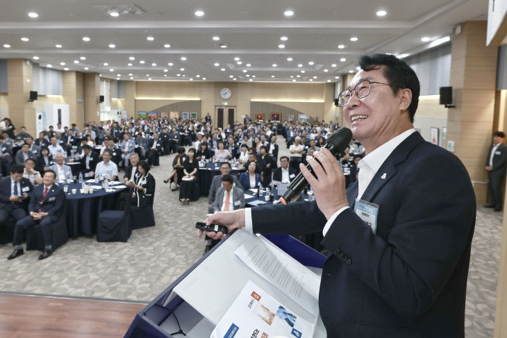 정명근 화성특례시장이 발표를 하고있다