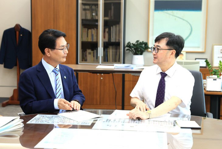기획재정부 임기근 2차관을 만나 현안사업을 건