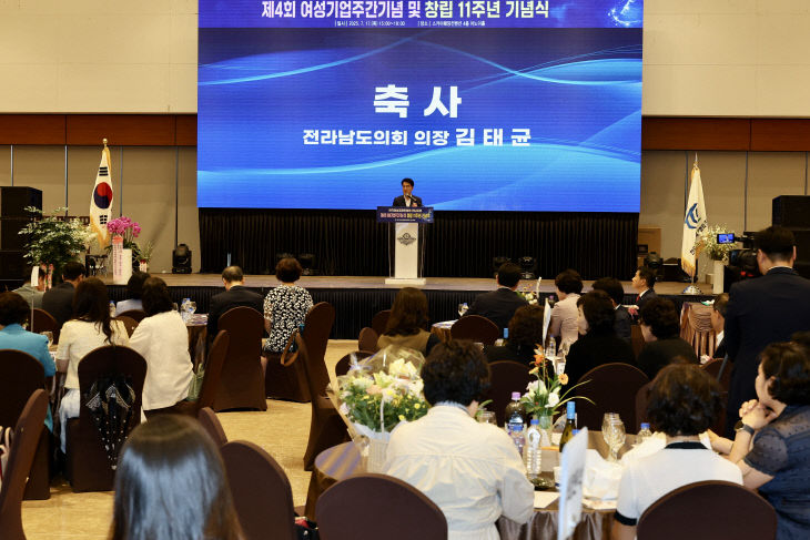 김