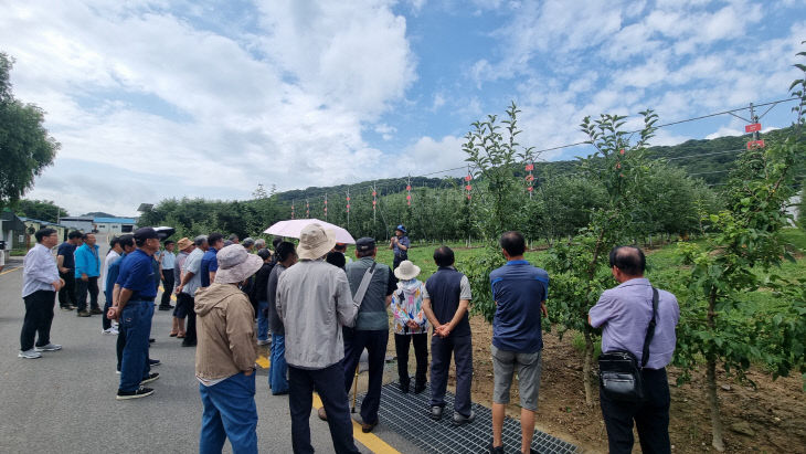 괴산군, 과수 농가 120명 대상 군위 선진지 견학 추진 (2)