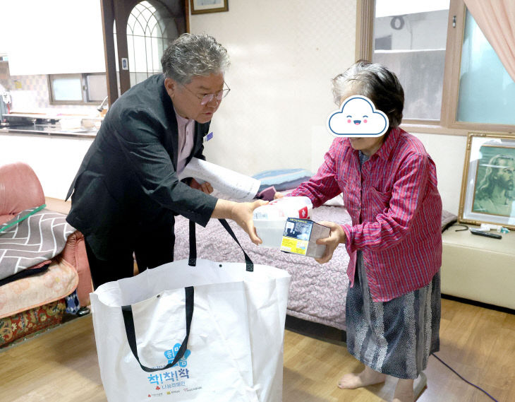 3.20250716 취약계층 방문 기부물품 전달-01