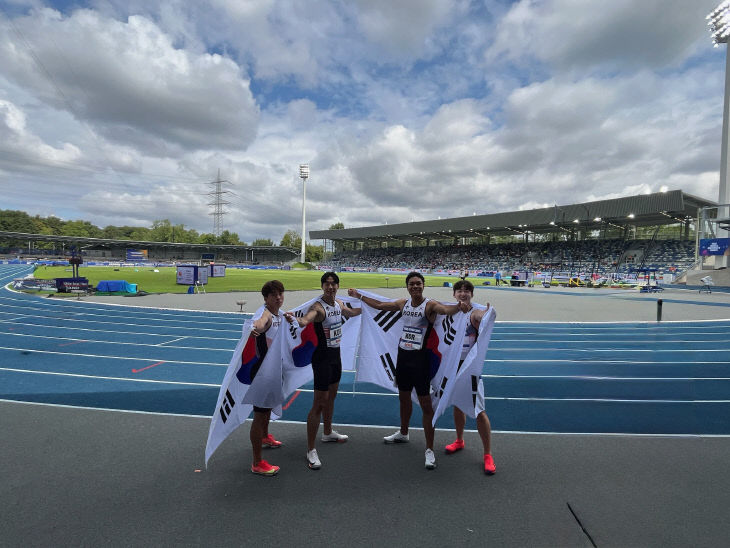 하계U대회 남 400m 릴레이에서 금메달을 따낸 대한민국 대표팀