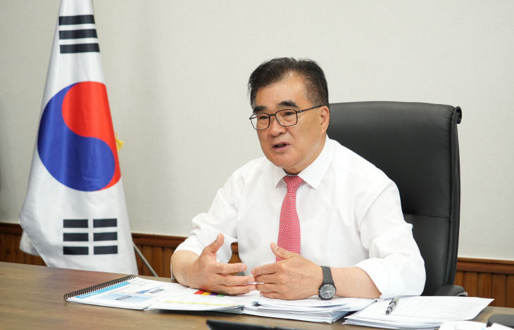 민선8기 출범 3주년을 맞은 김기웅 서천군수