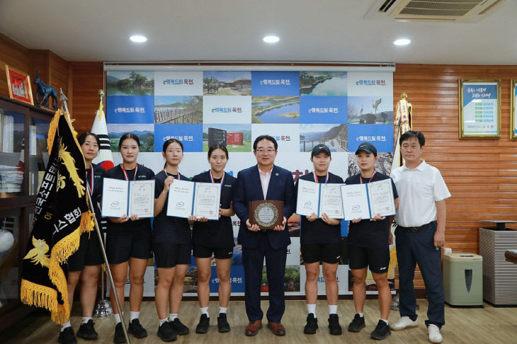 사진6) 옥천군청 실업팀(정구)