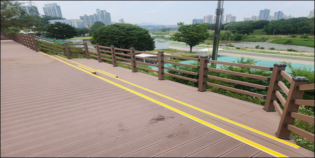 왕숙천 제방 내 관망 산책로 준공
