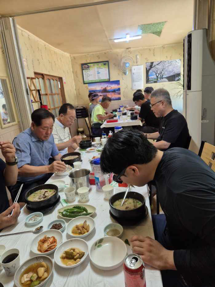 보도 4) 점심 대접 사진(1)