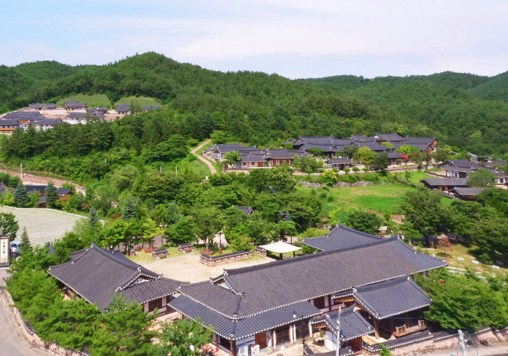 1-2 사진(여중군자 장계향 선생의 얼이 담겨있는 두들마을)