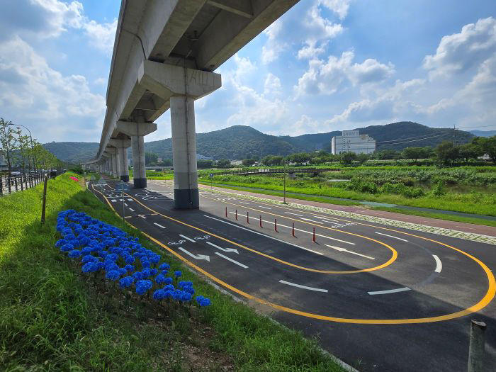 2. 경안천변 자전거 연습장