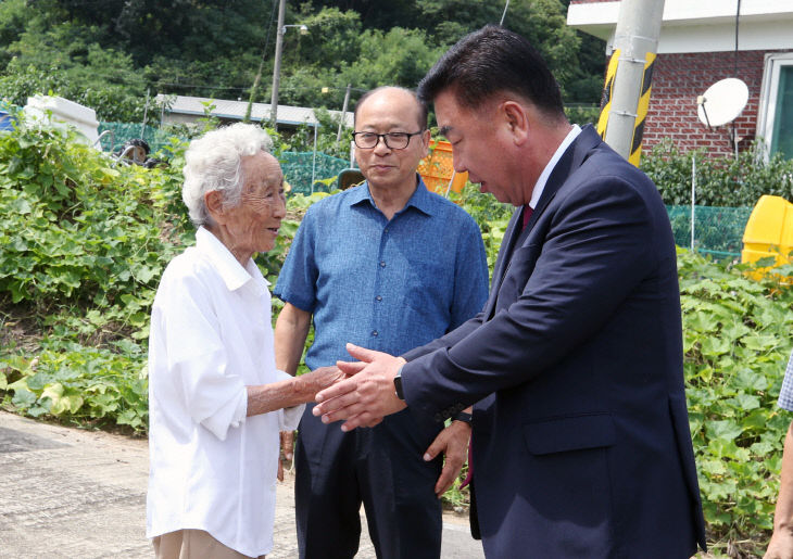 청주시장, 광복 제80주년 맞아 독립유공자 가정 위문