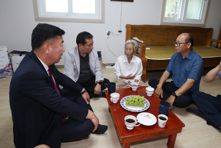 청주시장, 광복 제80주년 맞아 독립유공자 가정 위문