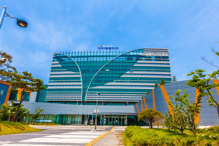 [사진1] 본관(정면)