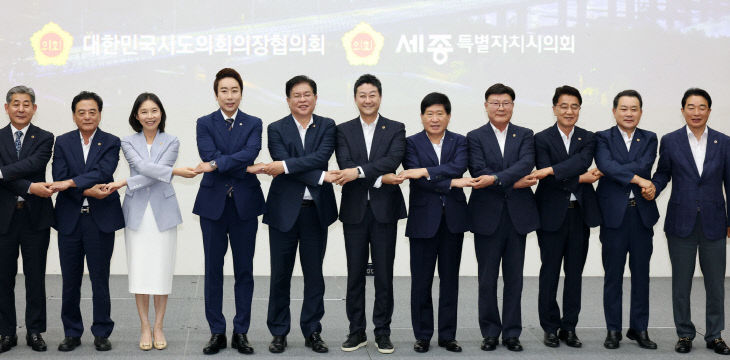 경기도의회 김진경 의장,  ‘재난재해구호금’ 전달