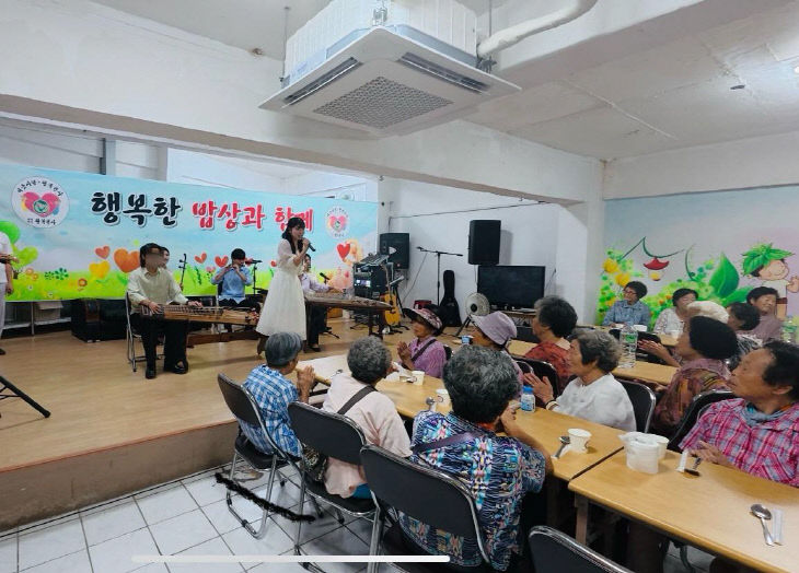 사본 -1_지난_12일_신천지_충주교회국악_공연을_선보이고_있다_