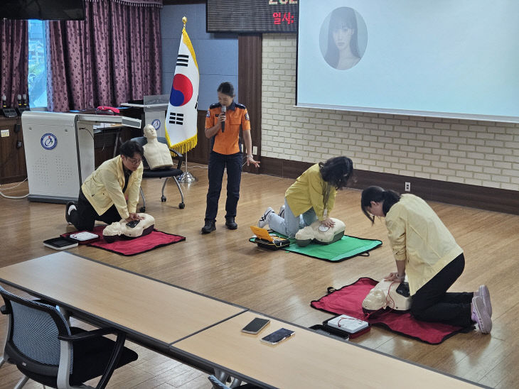 공주교육지원청_심폐소생술 훈련 사진(2) (1)