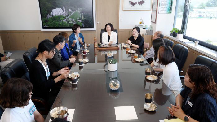 1-2. (문화관광과)문화도시 해외 문화장인(공예가) 차담회