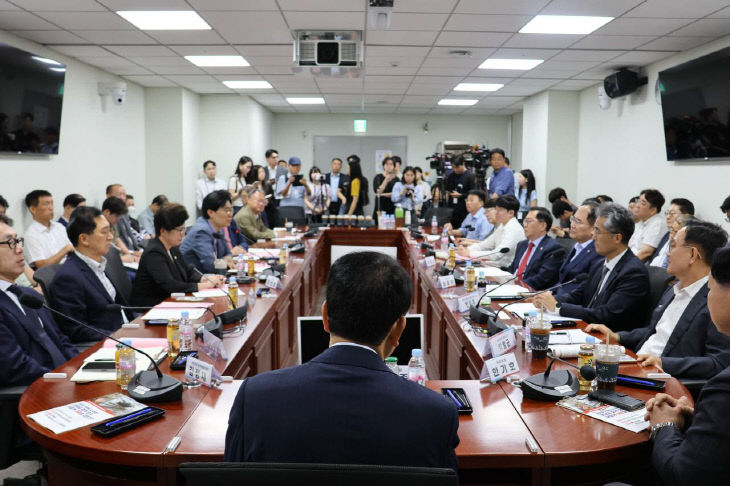 국민의힘_국방위_릴레이토론회_3_사진-2
