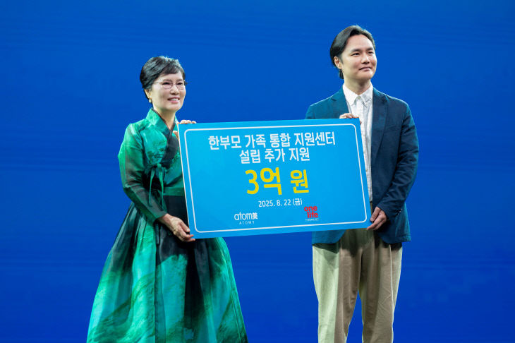 (왼쪽부터) 도경희 부회장, 이효천 대표