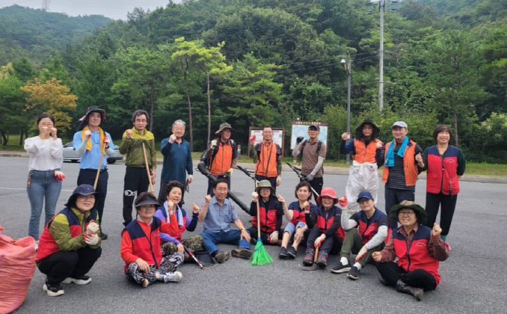 보도 3) 환경정비 단체 사진(1)