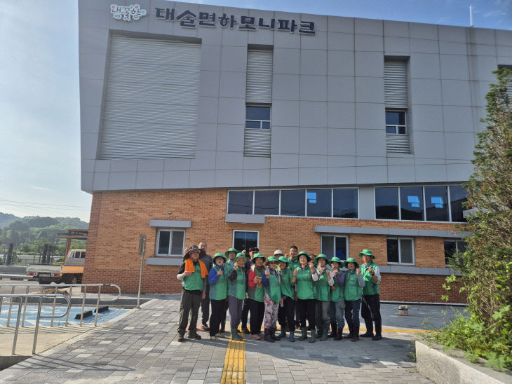 6.대술면새마을남녀지도자협의회 도로변 제초작업 모습 (1)