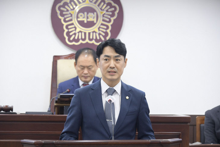 [사진] 권영기 의원 (4)