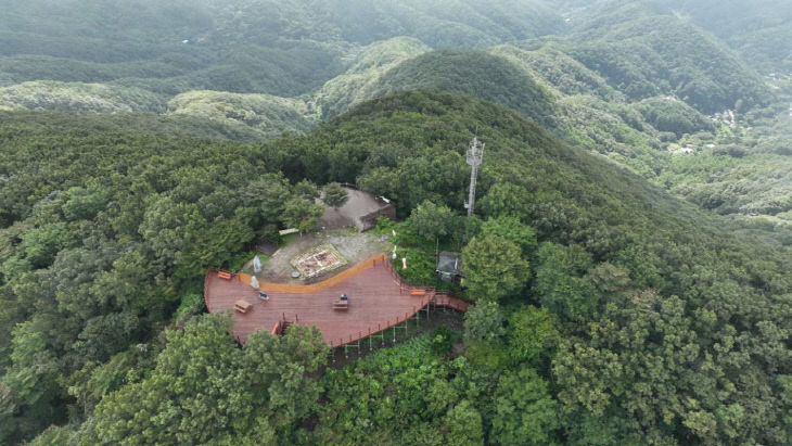 2. 아산시, 광덕산 정상에 자연과 어우러진 쉼터 조성