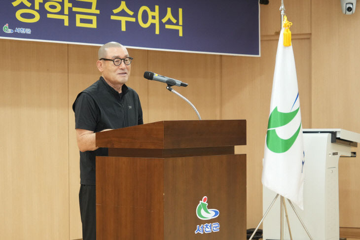 귀뚜라미그룹 최진민 회장이 축사를 하고 있다