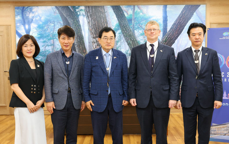 주부산미국영사관 수석영사와 교류 확대 논의
