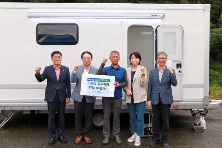 사진4) 옥천군 의용소방대에 이동식 업무차량 전달3