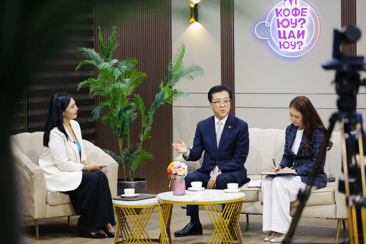 2. 몽골 민영방송 UBS 방송국 인터뷰(조원휘 의장)-2