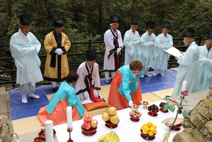 진악산 마당바위 기도회 개최 (금산군 사진제공)