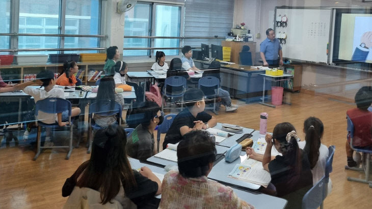 1. 17일 대산초등학교에서 진행된 할머니 학교가유 프로그램2