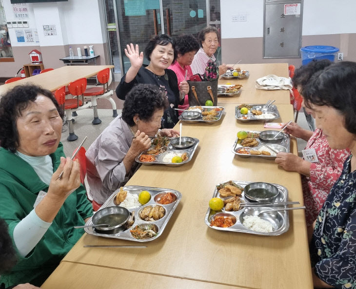 1. 17일 대산초등학교에서 진행된 할머니 학교가유 프로그램3