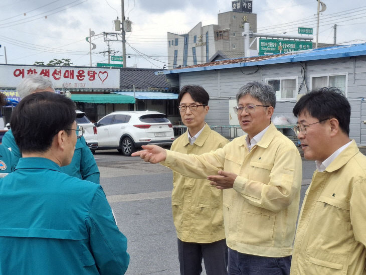 서천군 장항읍 현장 방문(오른쪽 두 번째 김승희 기상청 차장)