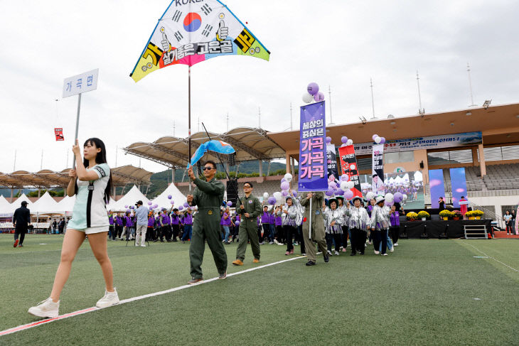 보도 1) 40주년 기념행사 퍼레이드(2)