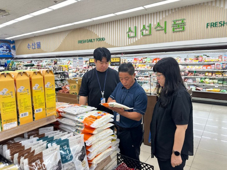 과대포장 및 분리배출표시 집중점검 현장 사진2