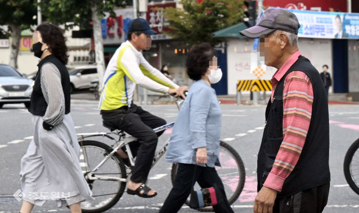 가을옷 꺼낸 시민들