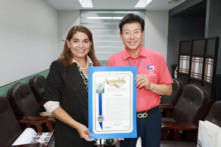 퀴크-실바 미국 캘리포니아 하원의원 개막식