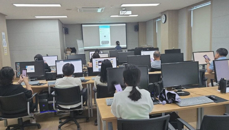 보도 1) 단양군 평생학습관 AI프로그램 운영 사진