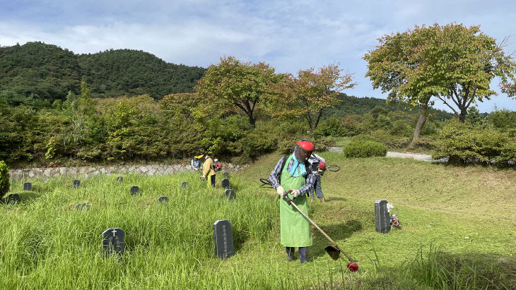 3. 지난 9월 22일 진행된 희망공원 예초 작업1