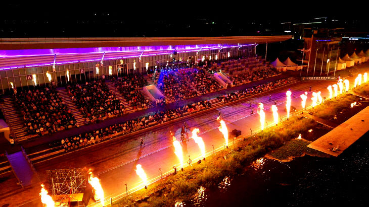 사본 -24년 수상불꽃극 '호수 위 우주' 공연사진(2)