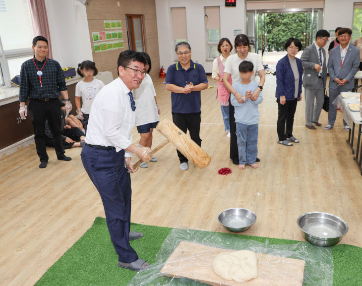 윤건영 충북교육감, 현양원 아이들과 함께 명절맞이
