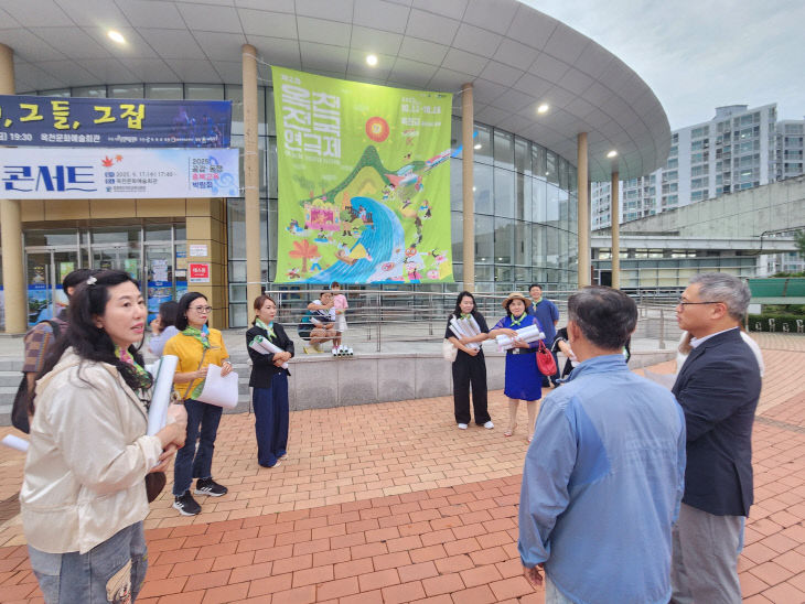 사진1) 옥천연극제 군민홍보활동