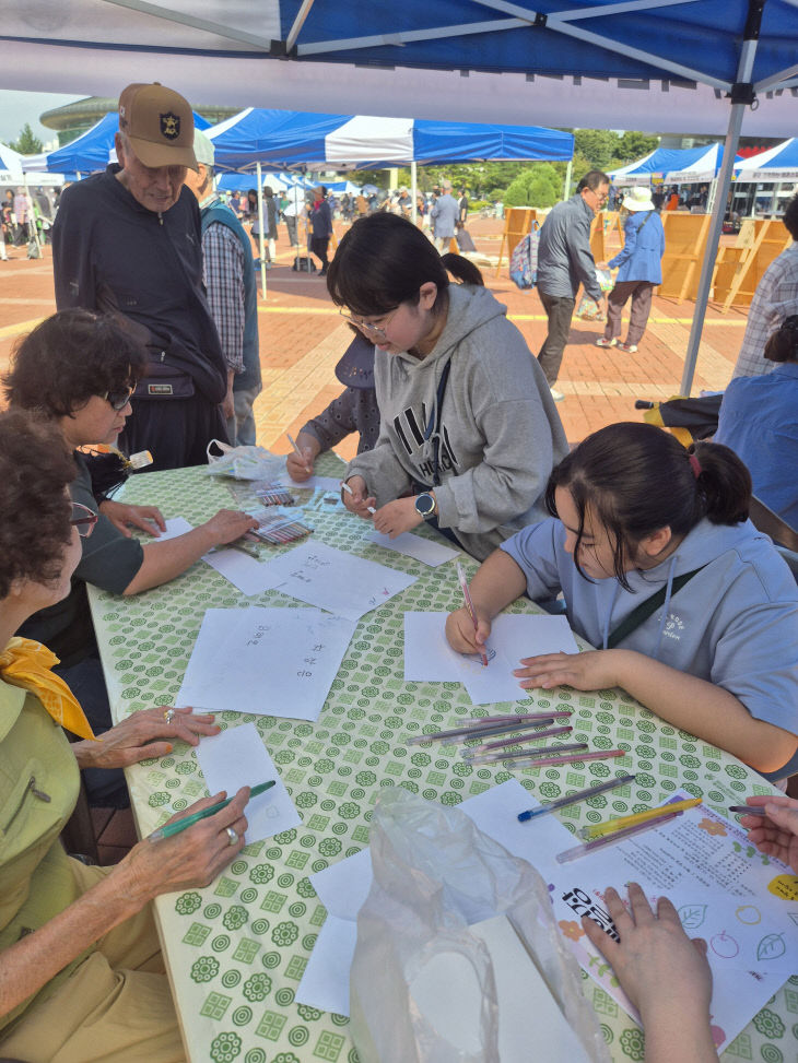 한림디자인고 학생들 세대공감 문화대축제]에서 재능 나눔
