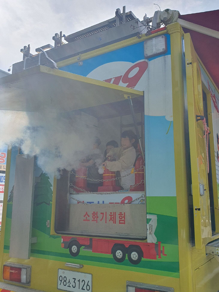 소화기 체험사진(신도초등학교)