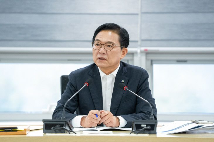 김석필 천안시장 권한대행 확대간부회의 주재 모습